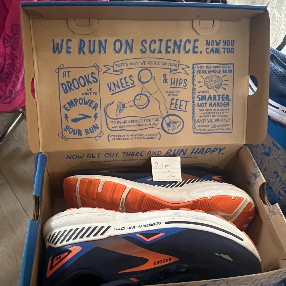 Brooks Adrenaline GTE 23 Mens size 11 Running Shoes - Navy and Orange
